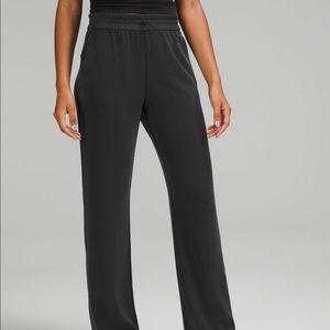 Lululemon Softstream High-Rise Pant Size 4 NWT